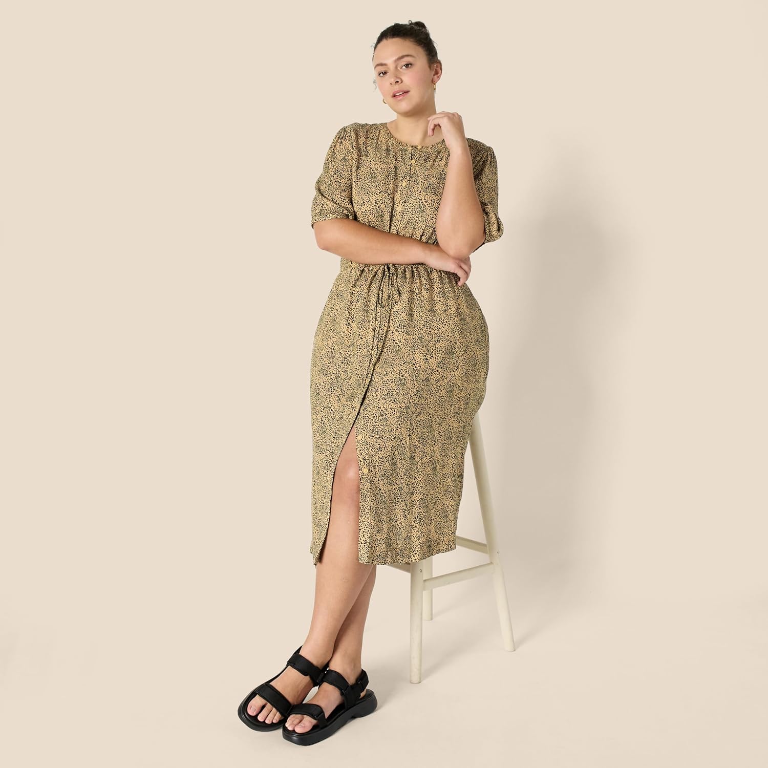 Amazon Essentials Women's Relaxed Fit Half-Sleeve Waisted Midi A-Line Dress